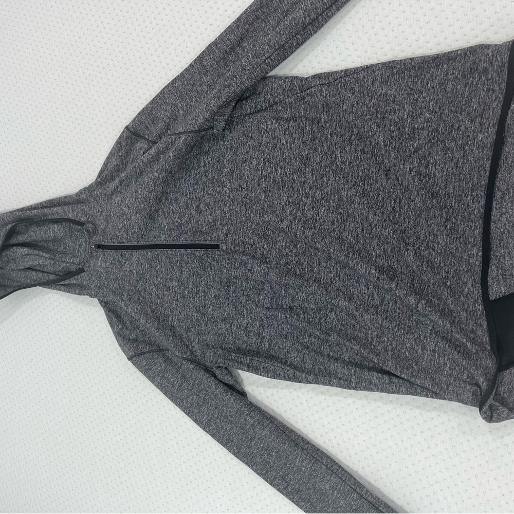 Men’s lululemon grey zip up, M-L, brand new never worn, light wear